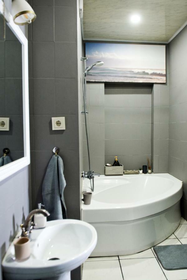 Spacious Klaipeda Apartment Ev ภายนอก รูปภาพ